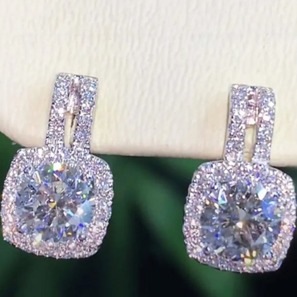 Sparkling AAA White Cubic Zirconia Statement Jewelry for a Hot Sale Fashion Look - Picture 3 of 4